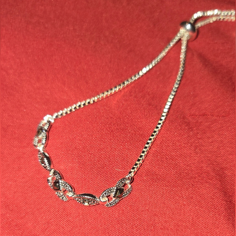 Beautiful Silver Bracelet With Adjustable Pull Ama Black Stone Details